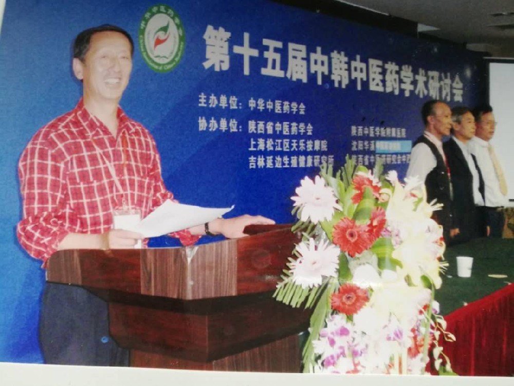 楊萬(wàn)彬爭(zhēng)做新時(shí)代的科技先鋒，奮力攀登高峰